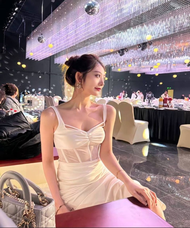 穿越到X开放的世界里的小说,最新电视剧免费观看